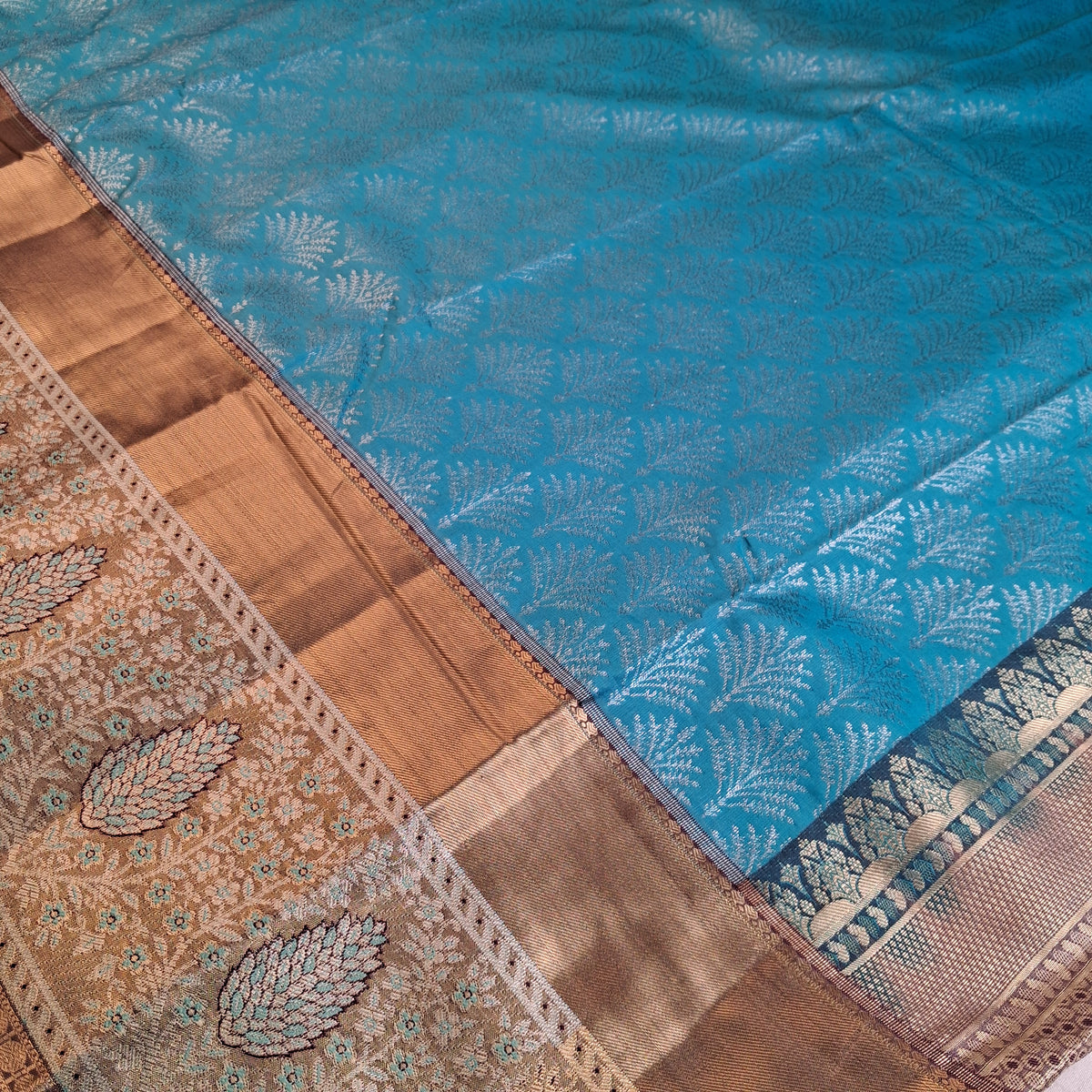 Elegant South Indian Silk Saree in Blue & Purple with Regal Traditional Appeal