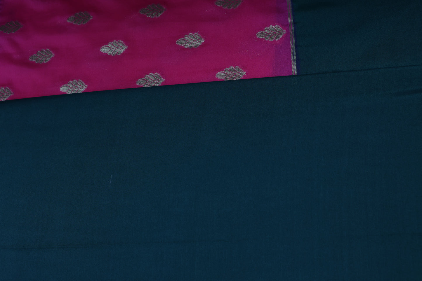 Premium Semi Crepe Dual Tone Silk Saree with Elegant Zari Weaving | Designer Wedding, Festive & Party Wear Saree for Women