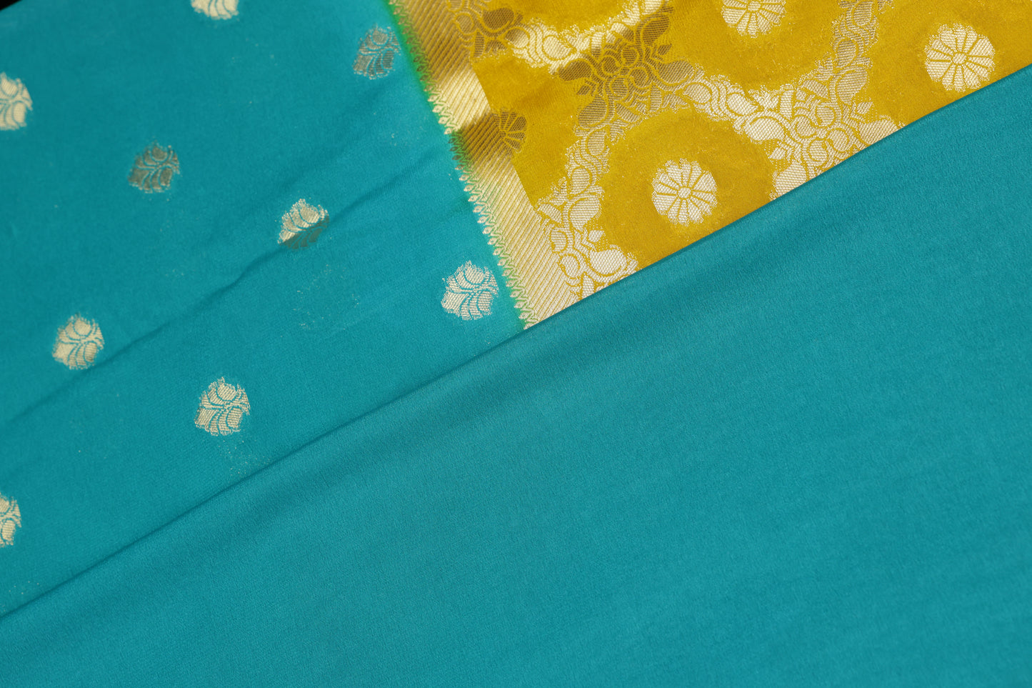 Premium Semi Crepe Dual Tone Saree with Intricate Woven Design | Elegant Wedding, Festive & Party Wear Saree for Women