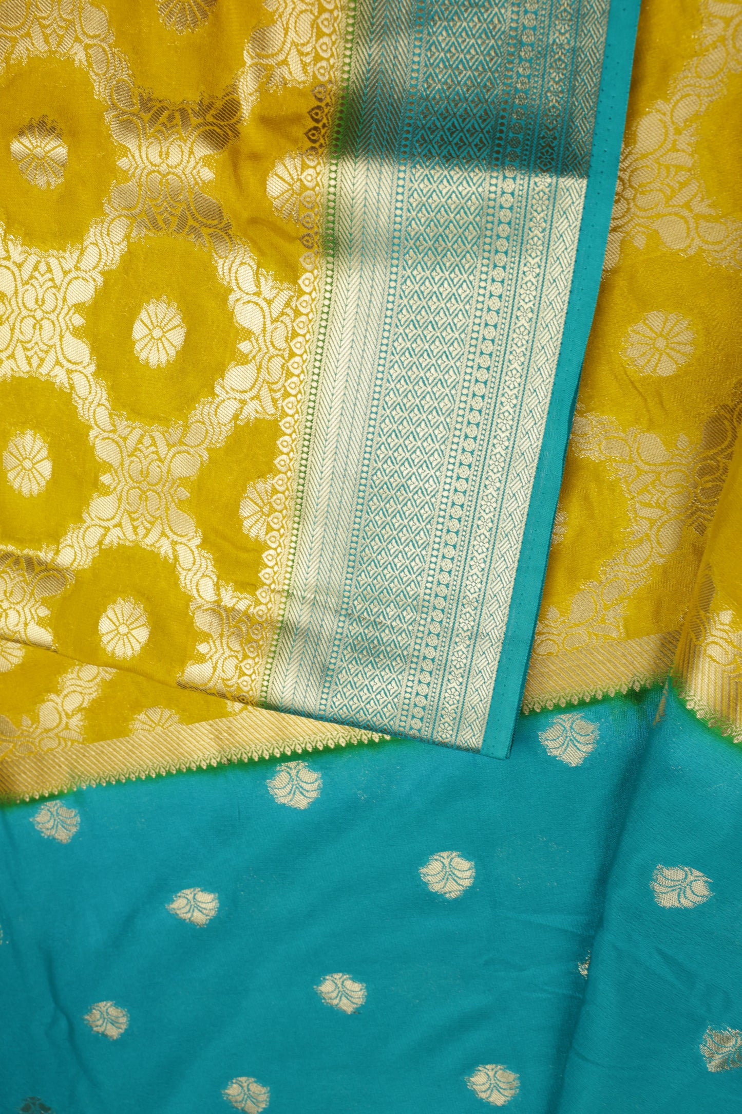 Premium Semi Crepe Dual Tone Saree with Intricate Woven Design | Elegant Wedding, Festive & Party Wear Saree for Women