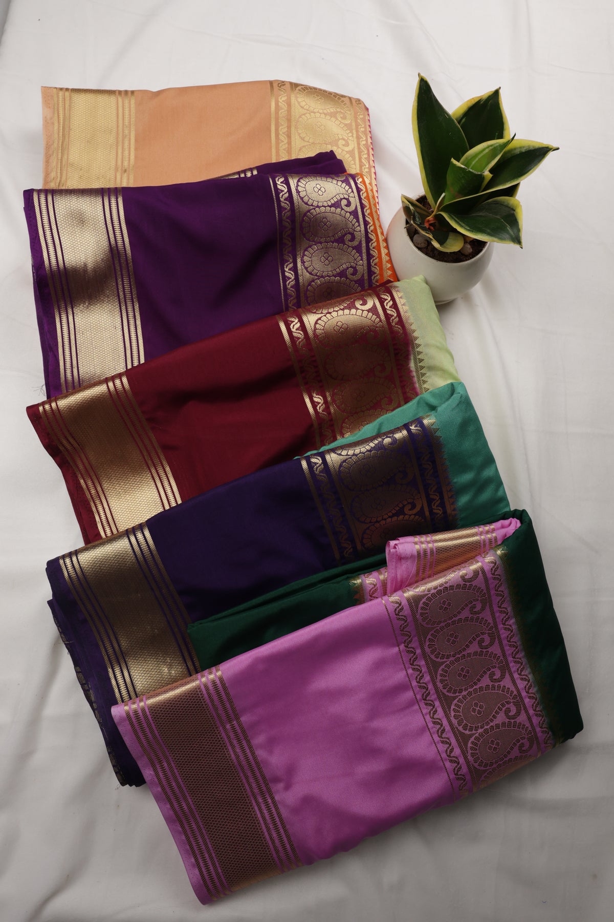 Premium Semi Crepe Dual Tone Saree with Ornate Zari Borders & Paisley Motif | Wedding, Festive & Party Wear Semi Saree for Women