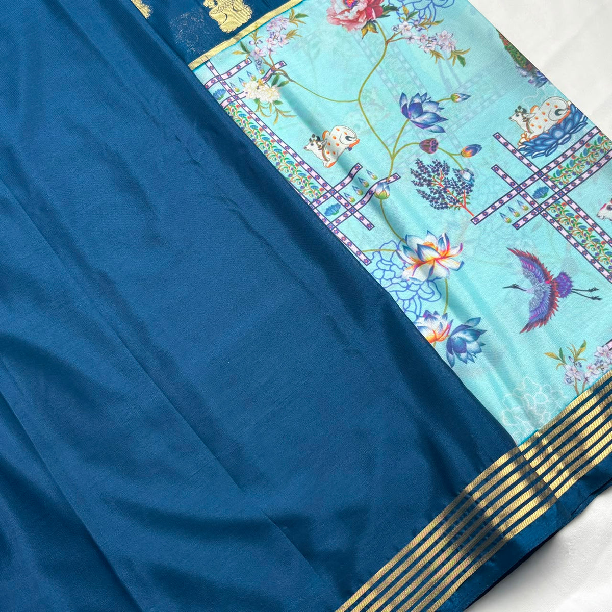 Dual Tone Semi Crepe Saree with Contemporary Digital Print