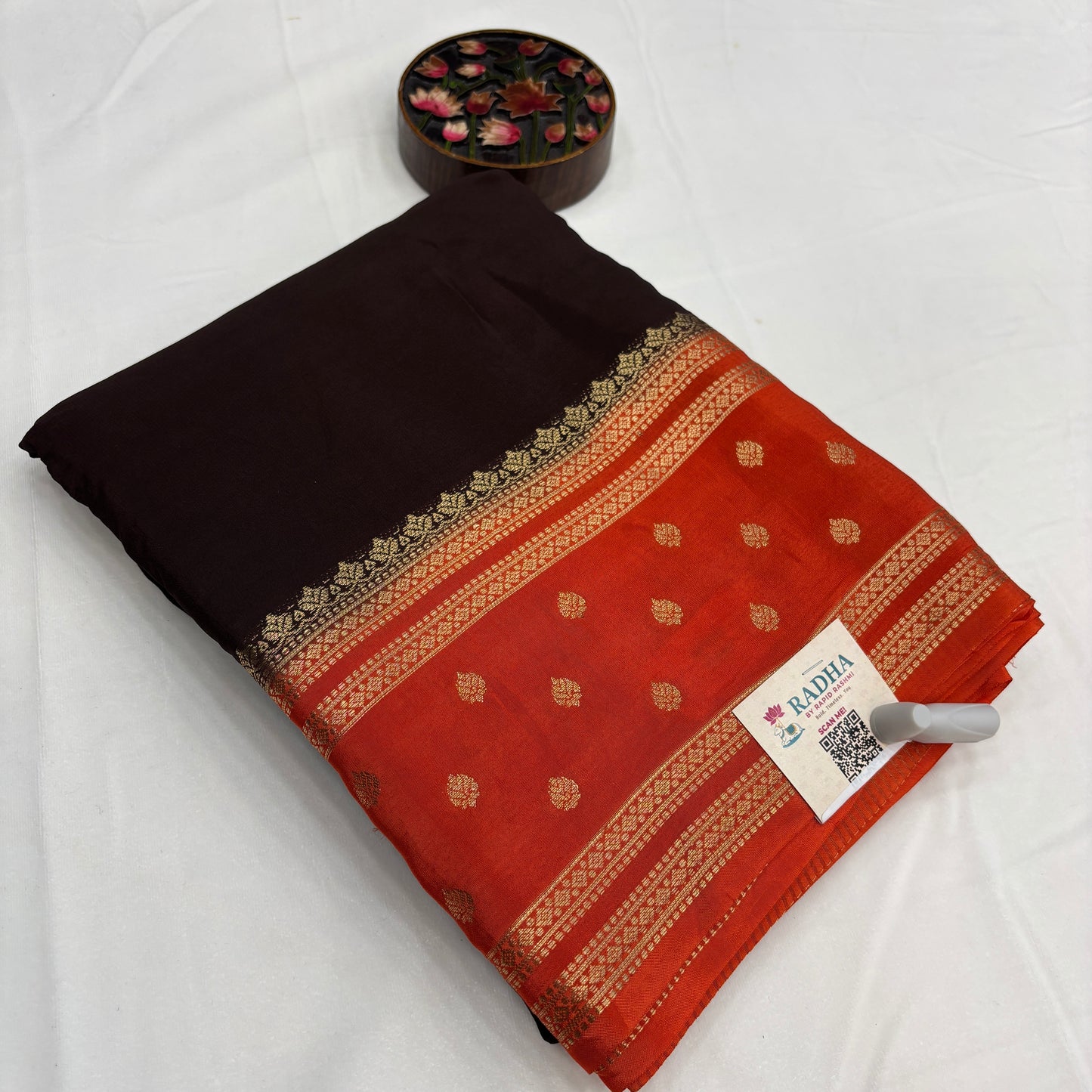Premium Chinnon Crepe Saree for Women | Elegant Contrast Design with Butta Border | Wedding, Festive & Designer Party Wear | Radha By Rapid Rashmi