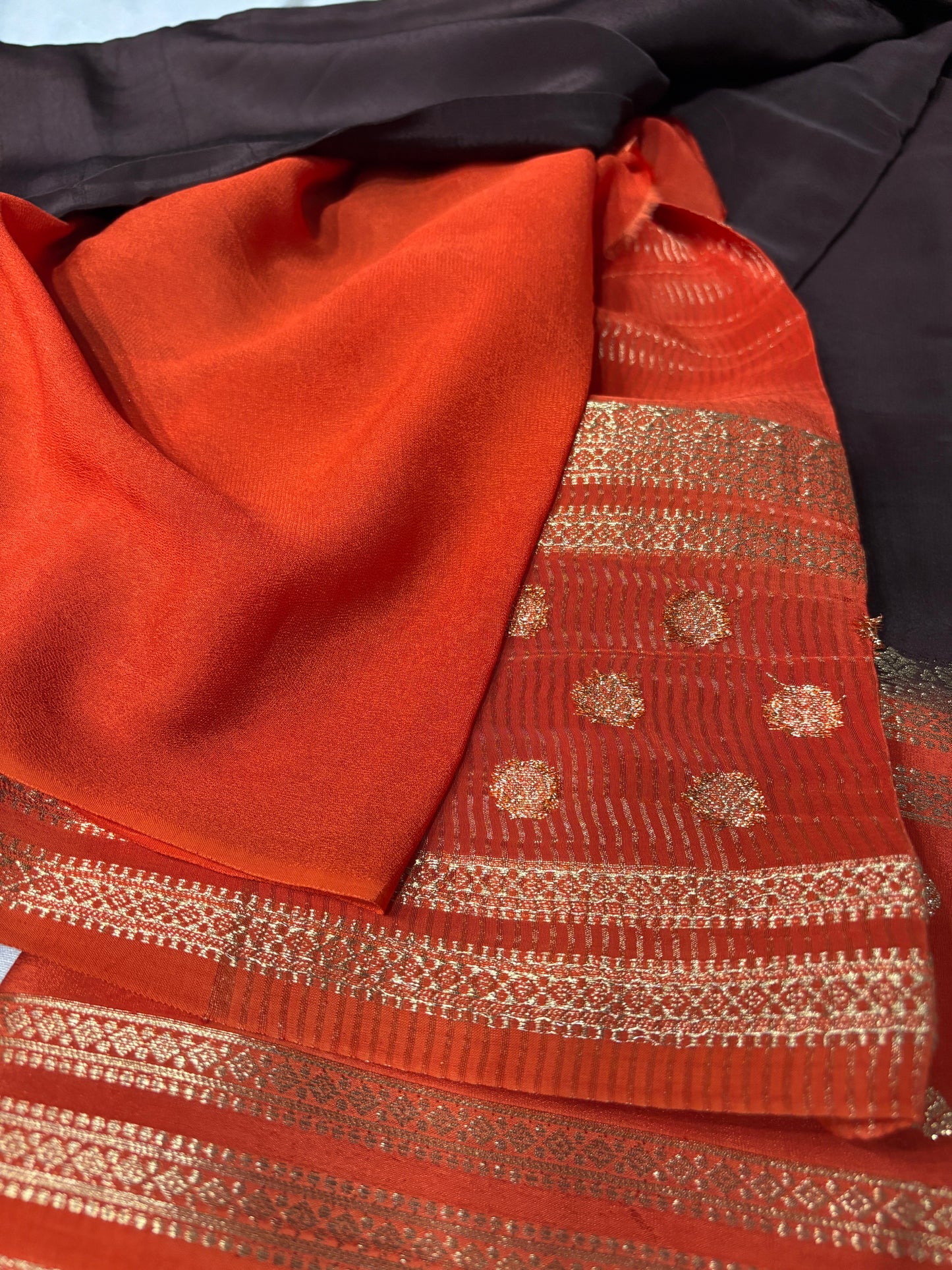 Premium Chinnon Crepe Saree for Women | Elegant Contrast Design with Butta Border | Wedding, Festive & Designer Party Wear | Radha By Rapid Rashmi