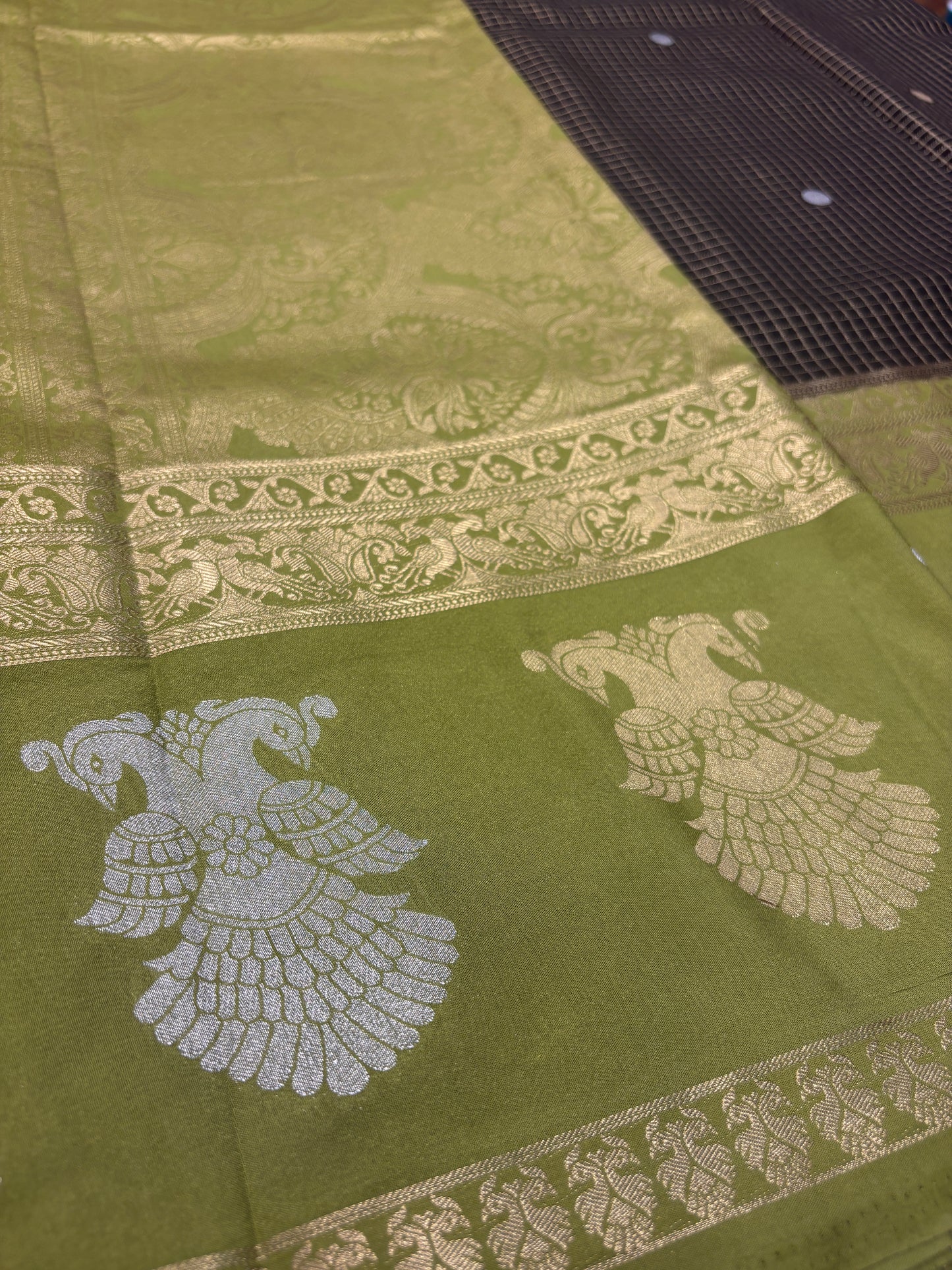 Premium Semi Crepe Saree with Gandaberunda Motif, Bentex Border & Zari Checks | Designer Wedding, Festive & Party Wear Saree for Women