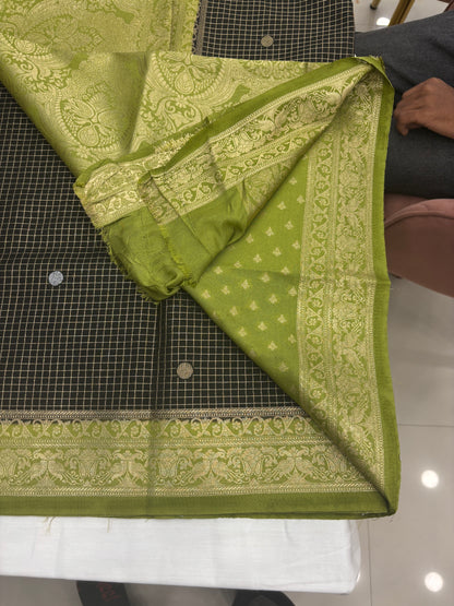 Premium Semi Crepe Saree with Gandaberunda Motif, Bentex Border & Zari Checks | Designer Wedding, Festive & Party Wear Saree for Women