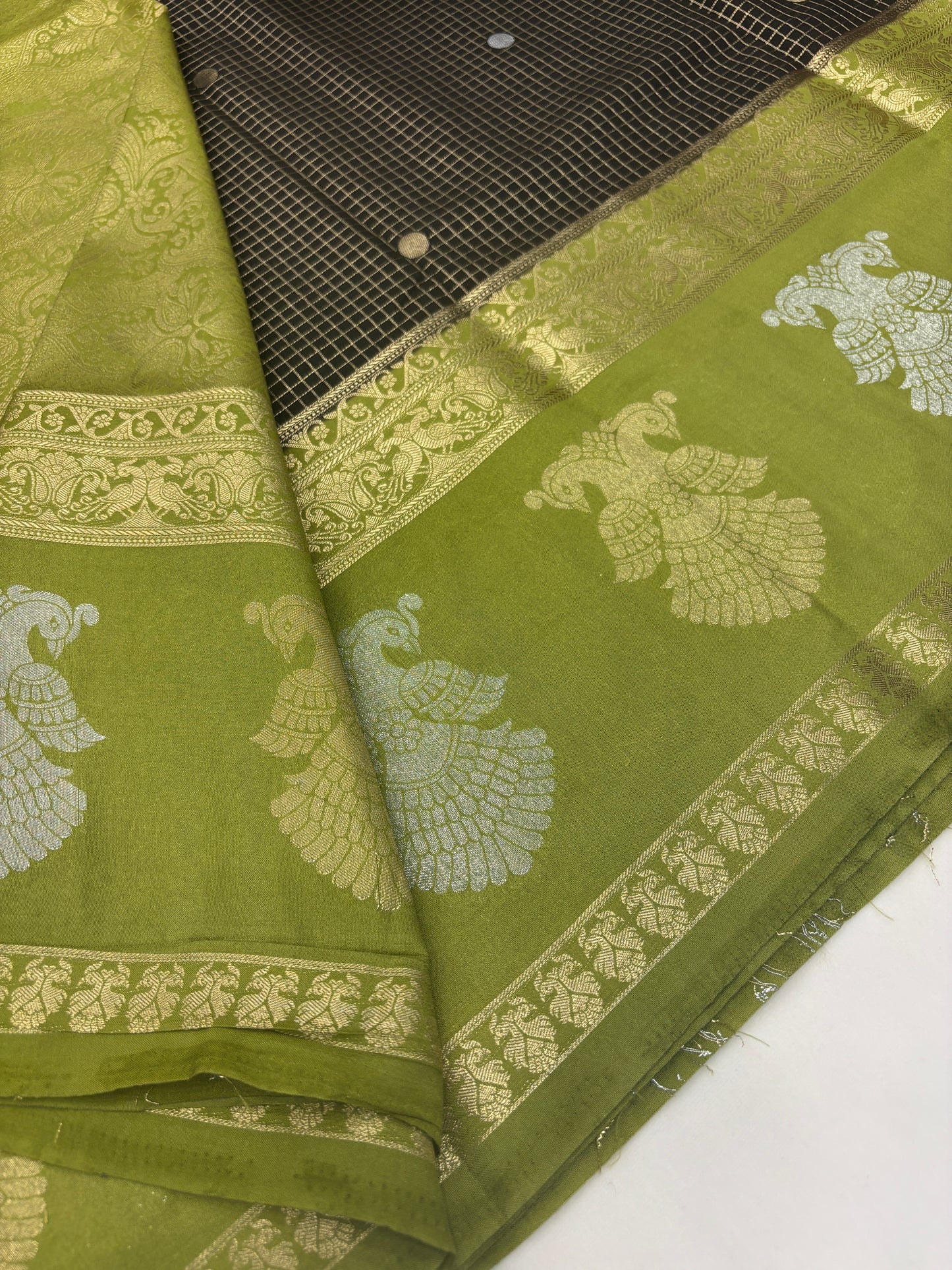 Premium Semi Crepe Saree with Gandaberunda Motif, Bentex Border & Zari Checks | Designer Wedding, Festive & Party Wear Saree for Women