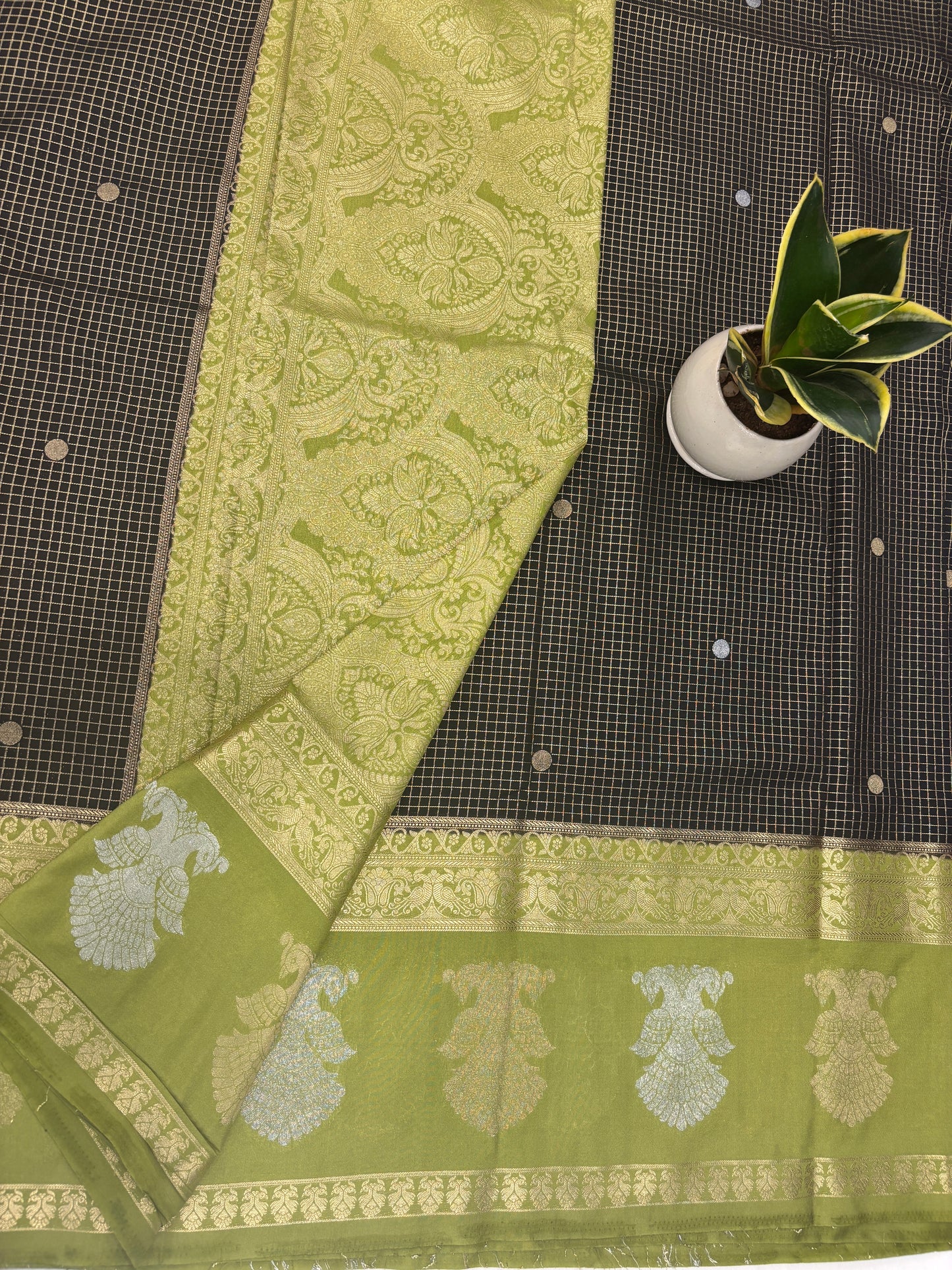 Premium Semi Crepe Saree with Gandaberunda Motif, Bentex Border & Zari Checks | Designer Wedding, Festive & Party Wear Saree for Women