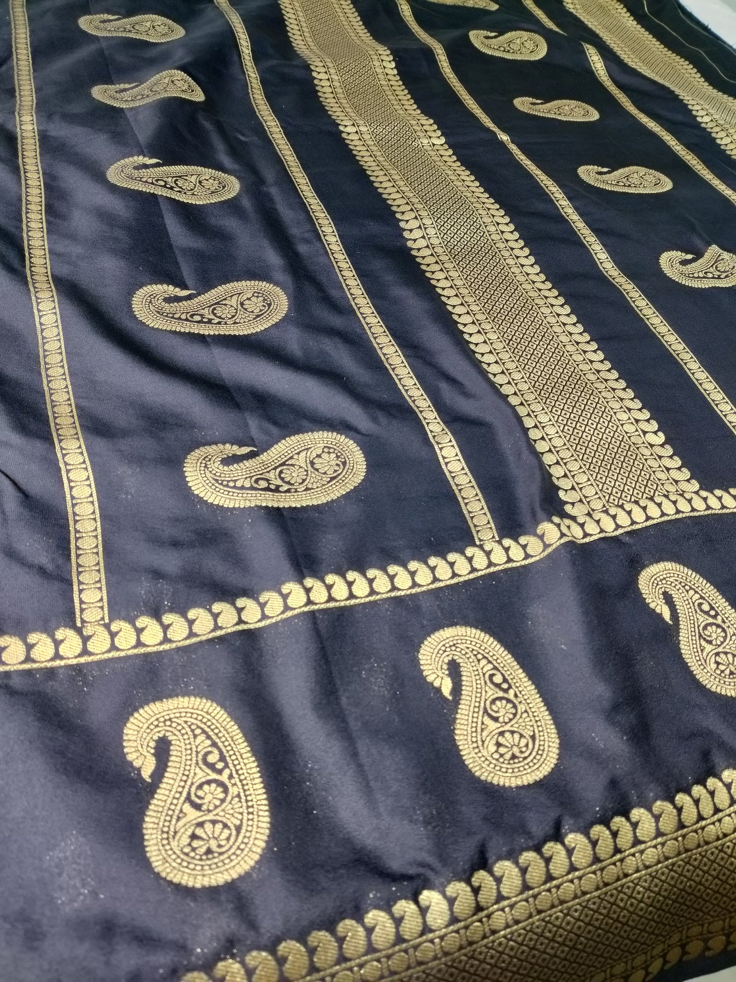 ND Crepe Silk Saree – Premium Chex Bentex Crepe Silk with Rich Pallu(Code SS-09)