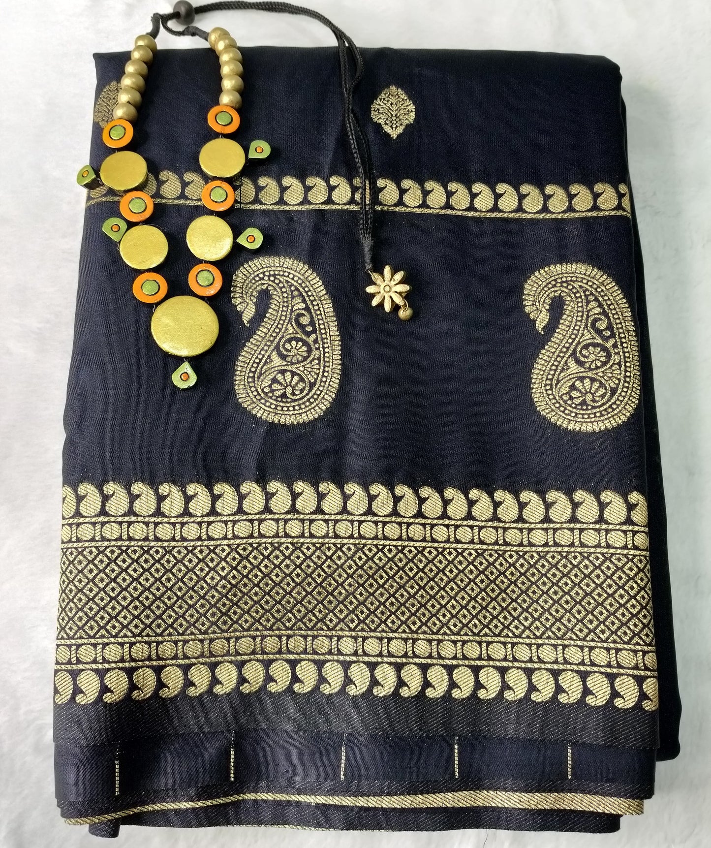 ND Crepe Silk Saree – Premium Chex Bentex Crepe Silk with Rich Pallu(Code SS-09)