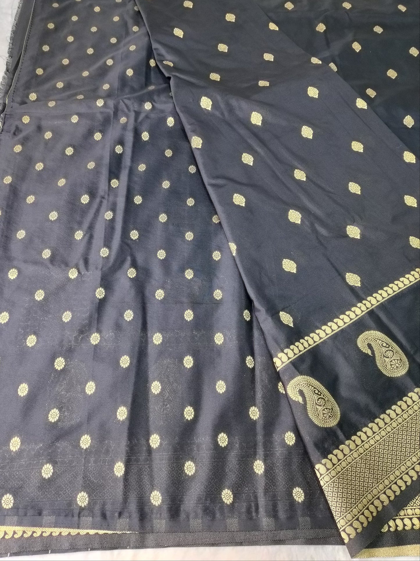 ND Crepe Silk Saree – Premium Chex Bentex Crepe Silk with Rich Pallu(Code SS-09)