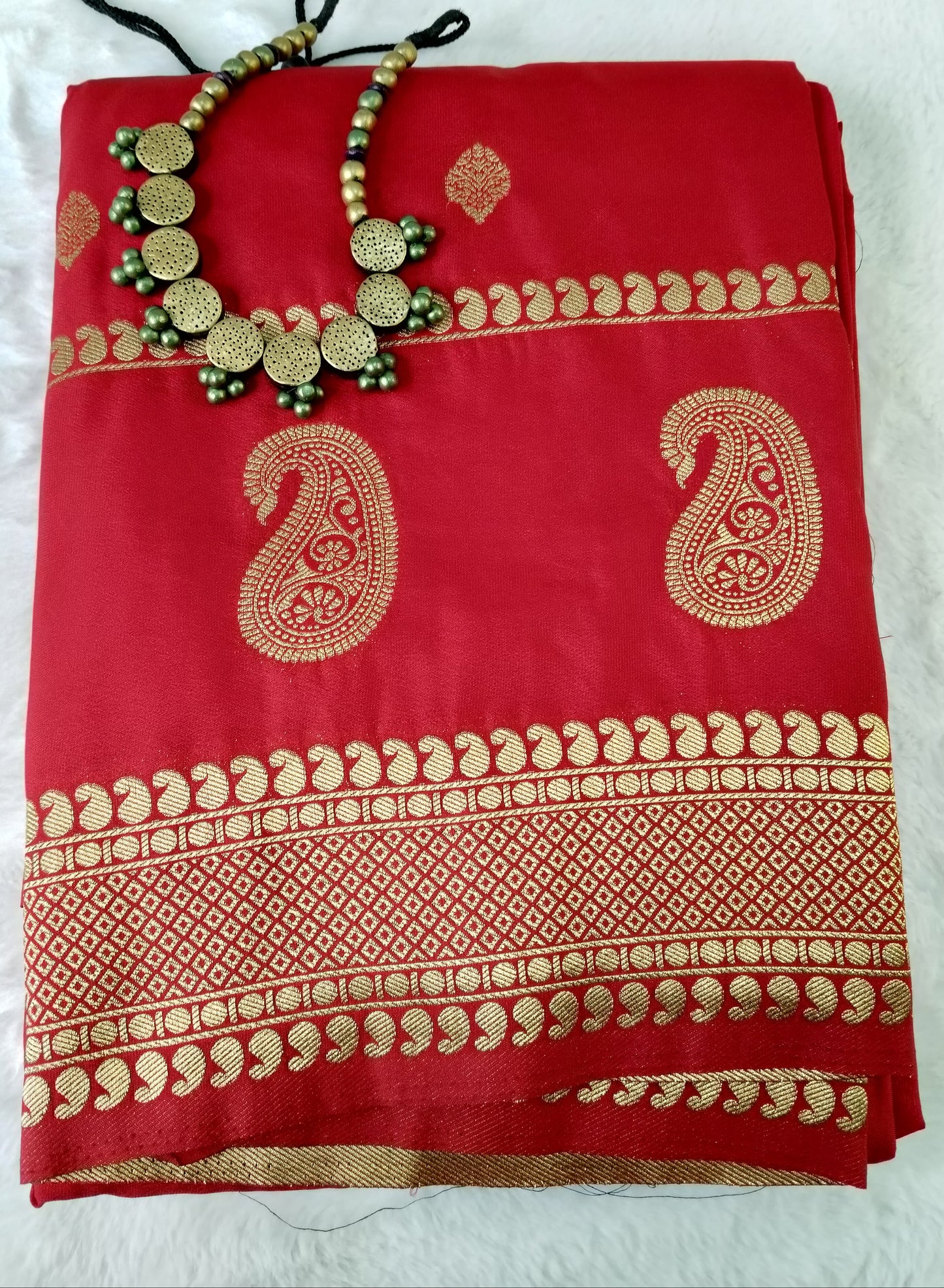 ND Crepe Silk Saree – Premium Chex Bentex Crepe Silk with Rich Pallu(Code SS-09)