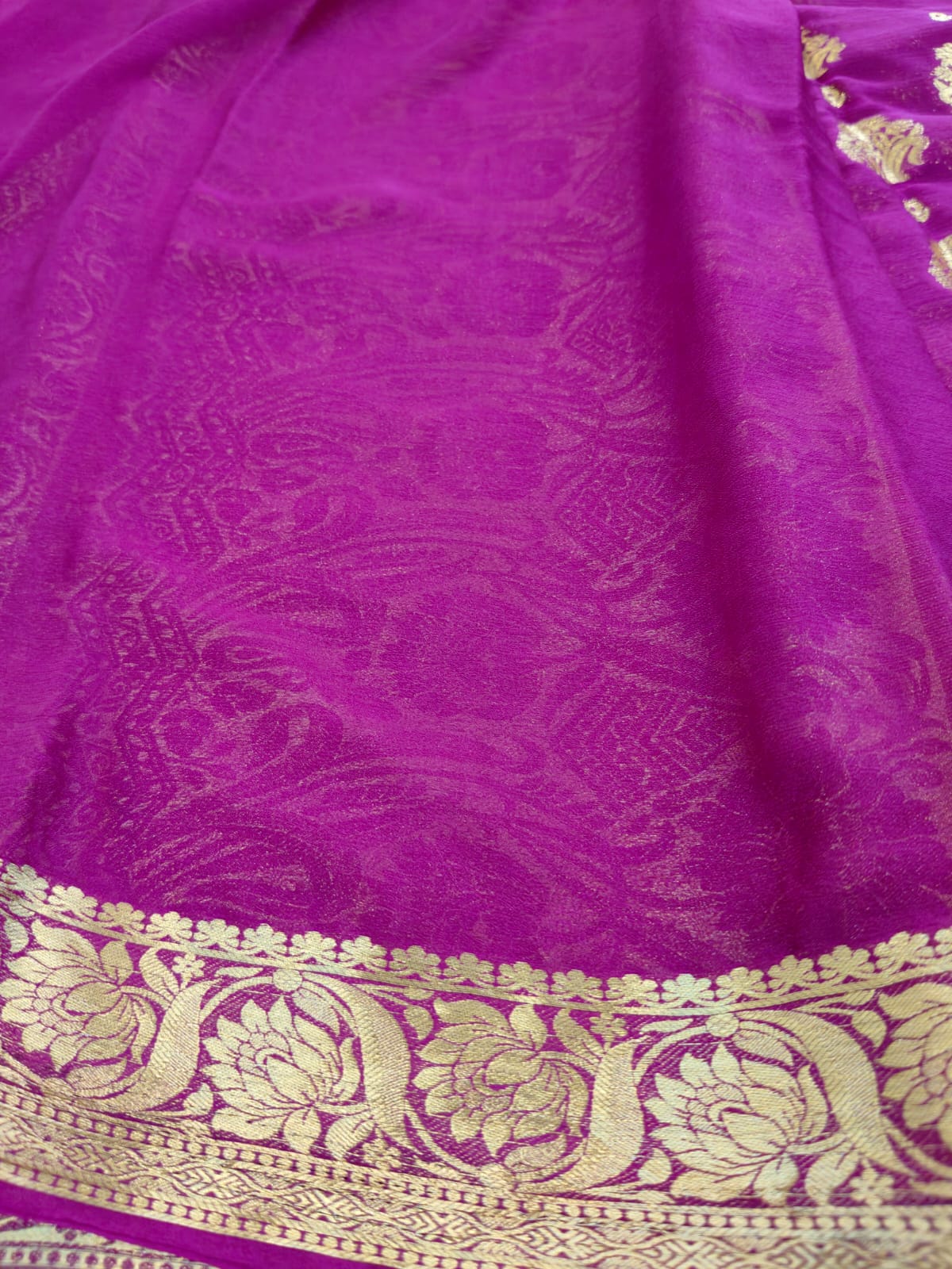 Georgette Saree with Gold Zari Butta & Rich Border | Elegant Party Wear Saree - SS-107