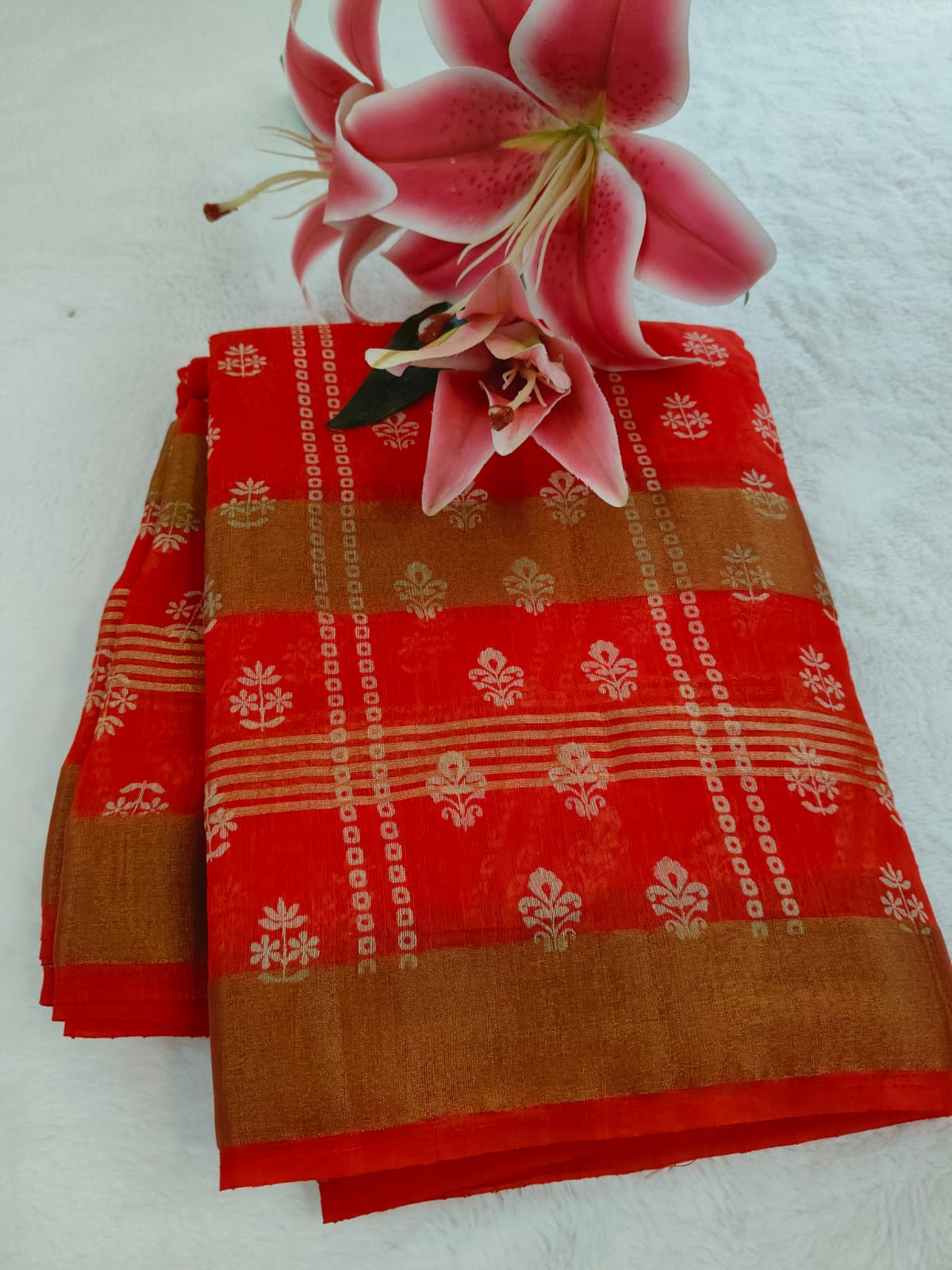 Elegant Linen Saree with Gold Zari Design | Soft & Breathable Daily Wear - SS -108