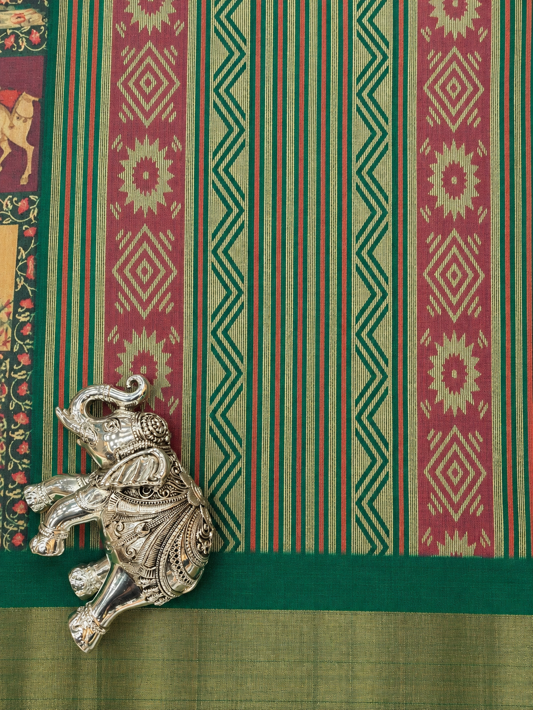 Elegant Maroon & Green Traditional Saree with Kalamkari-Inspired Figurative Motifs & Gold-Toned Border